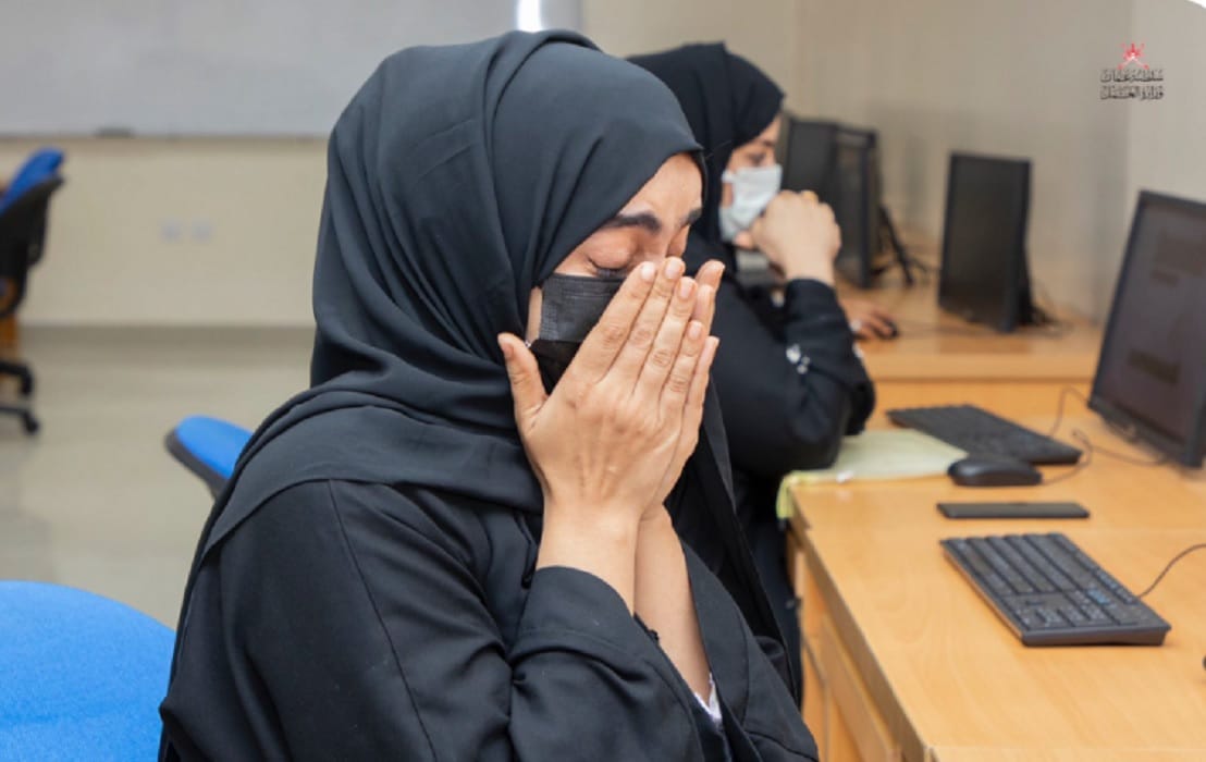 وزارة العمل في سلطنة عمان تثير غضب العمانيين بصور الناجحين في اختبارات العمل watanserb.com