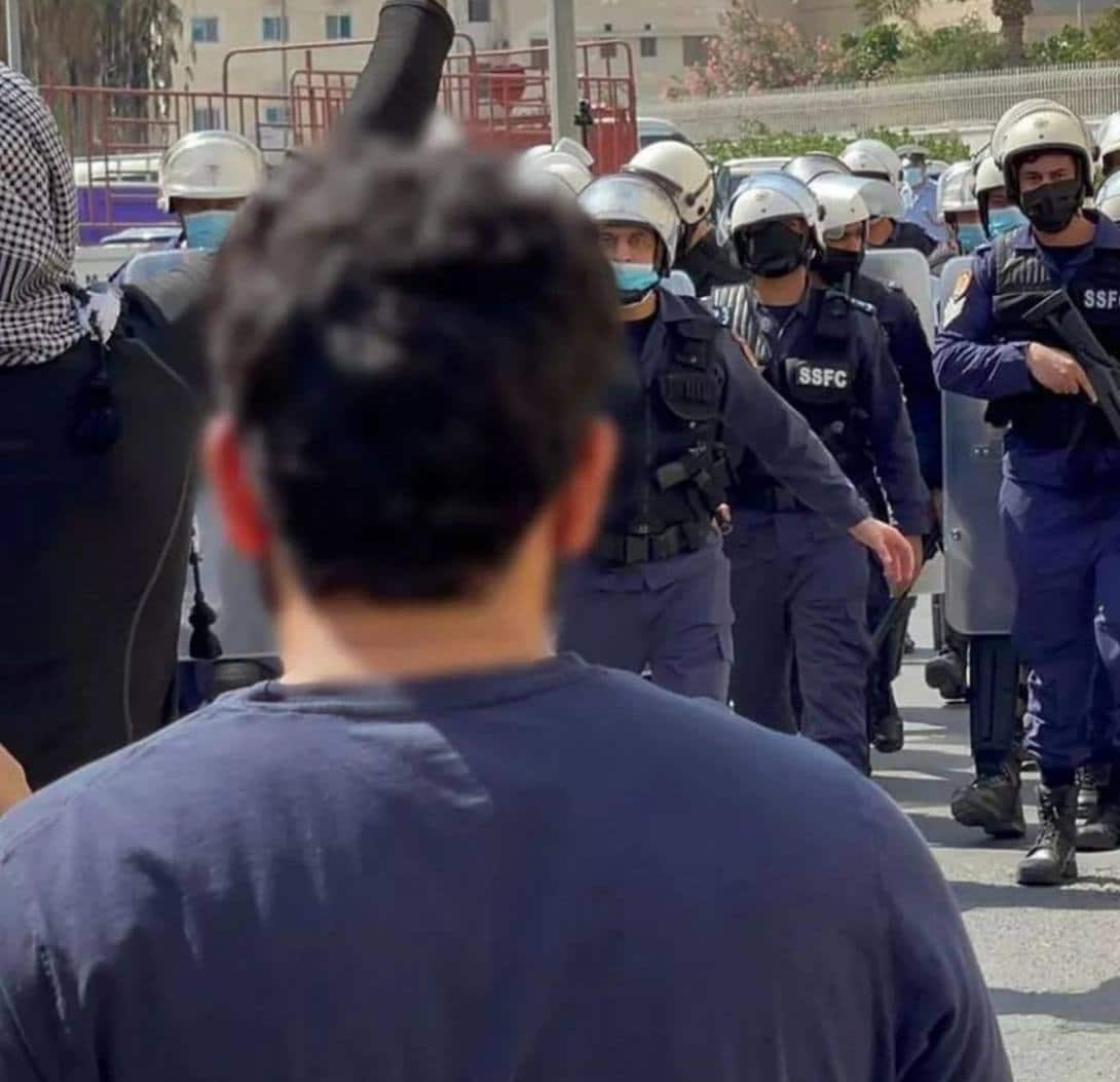 مطاردة واعتقالات بمحيط السفارة الإسرائيلية في المنامة