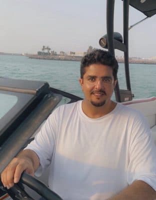 الأمير عبدالعزيز بن فهد على شواطئ جدة