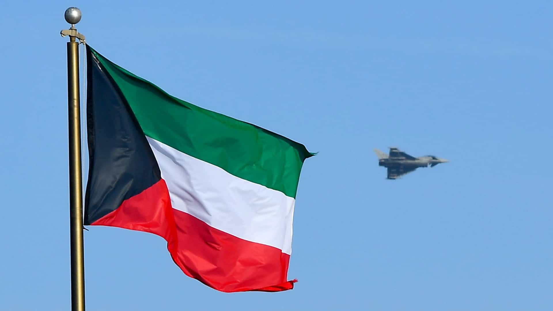 الكويت سيسمح للنساء بدخول الجيش watanserb.com