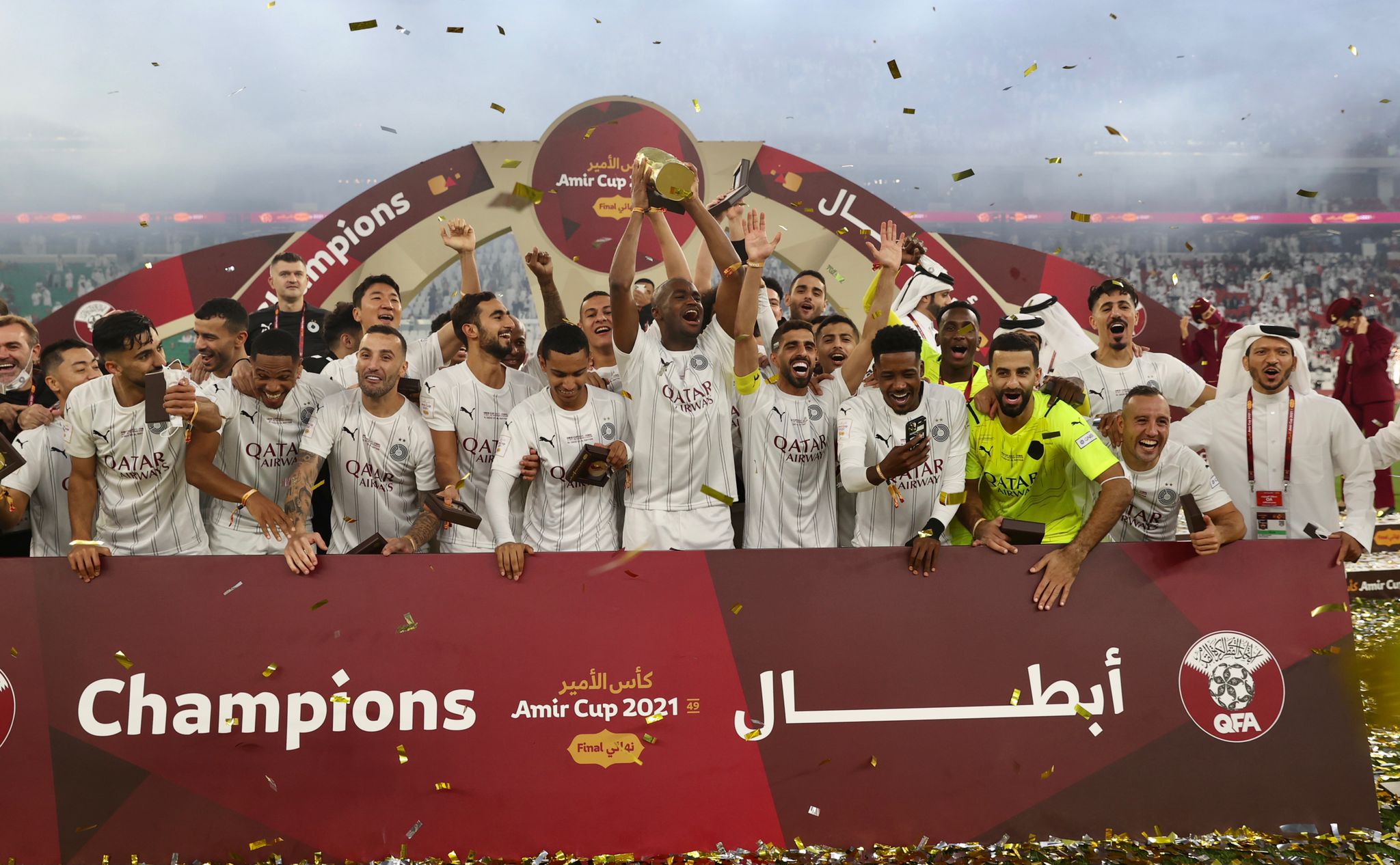 احتفال فريق السد القطري بعد التتويج بكأس دولة أمير قطر للمرة 18 في تاريخه watanserb.com