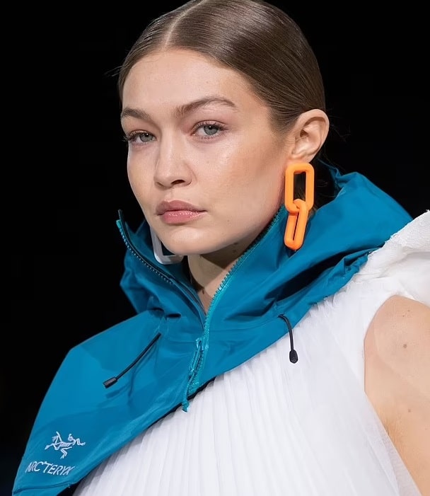  تم القبض على جيجي حديد في جزر كايمان لحيازتها الماريجوانا قبل أن يتمّ إطلاق سراحها