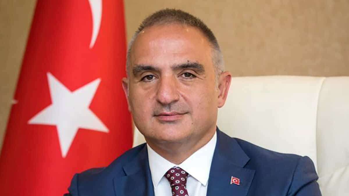 وزير الثقافة والسياحة التركي محمد نوري إرصوي يرى ان هناك تأثير إيجابي لانخفاض الليرة التركية watanserb.com