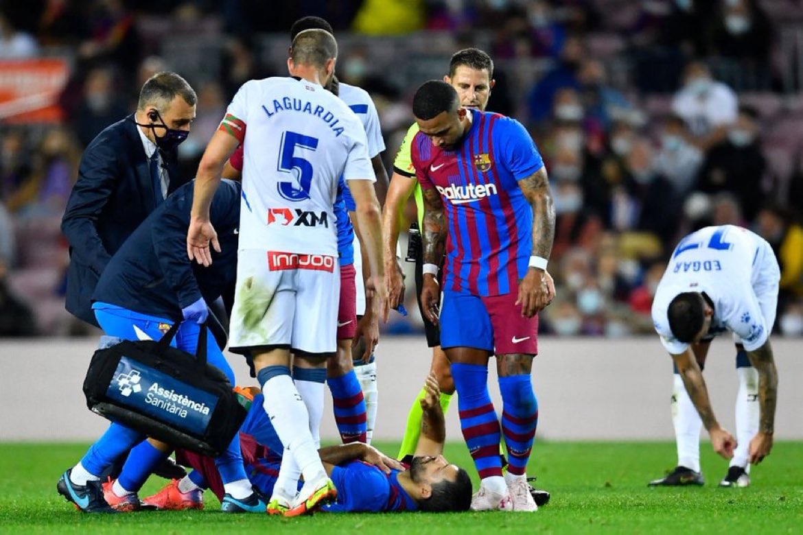 برشلونة يعلن مدة غياب أغويرو بعد إصابته في القلب watanserb.com