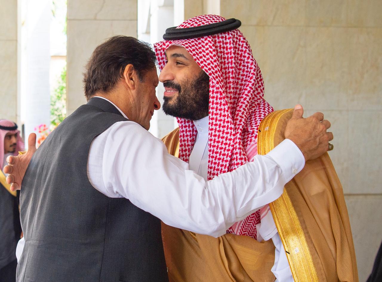 السعودية تقرر إنقاذ باكستان المُفلسة رغم ميلها لإيران watanserb.com