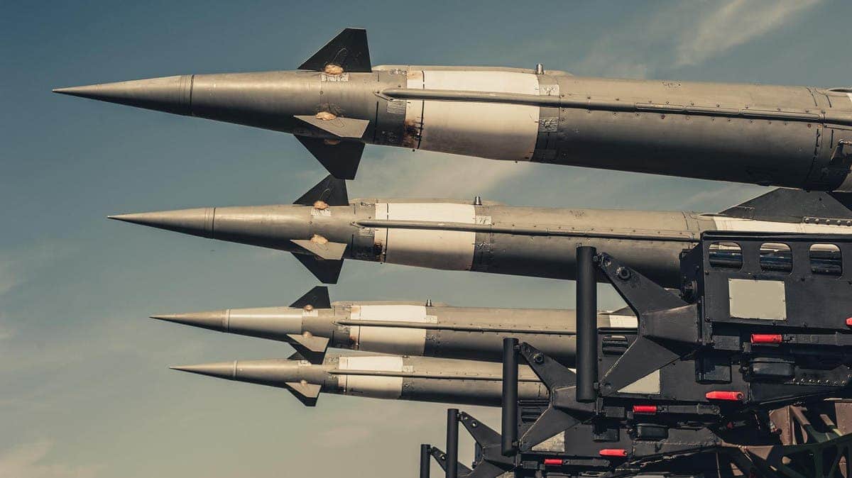 الحوثيين يمتلكون أيضًا ترسانة متطورة بشكل مدهش من الصواريخ البالستية وصواريخ كروز محلية الصنع https://www.watanserb.com/