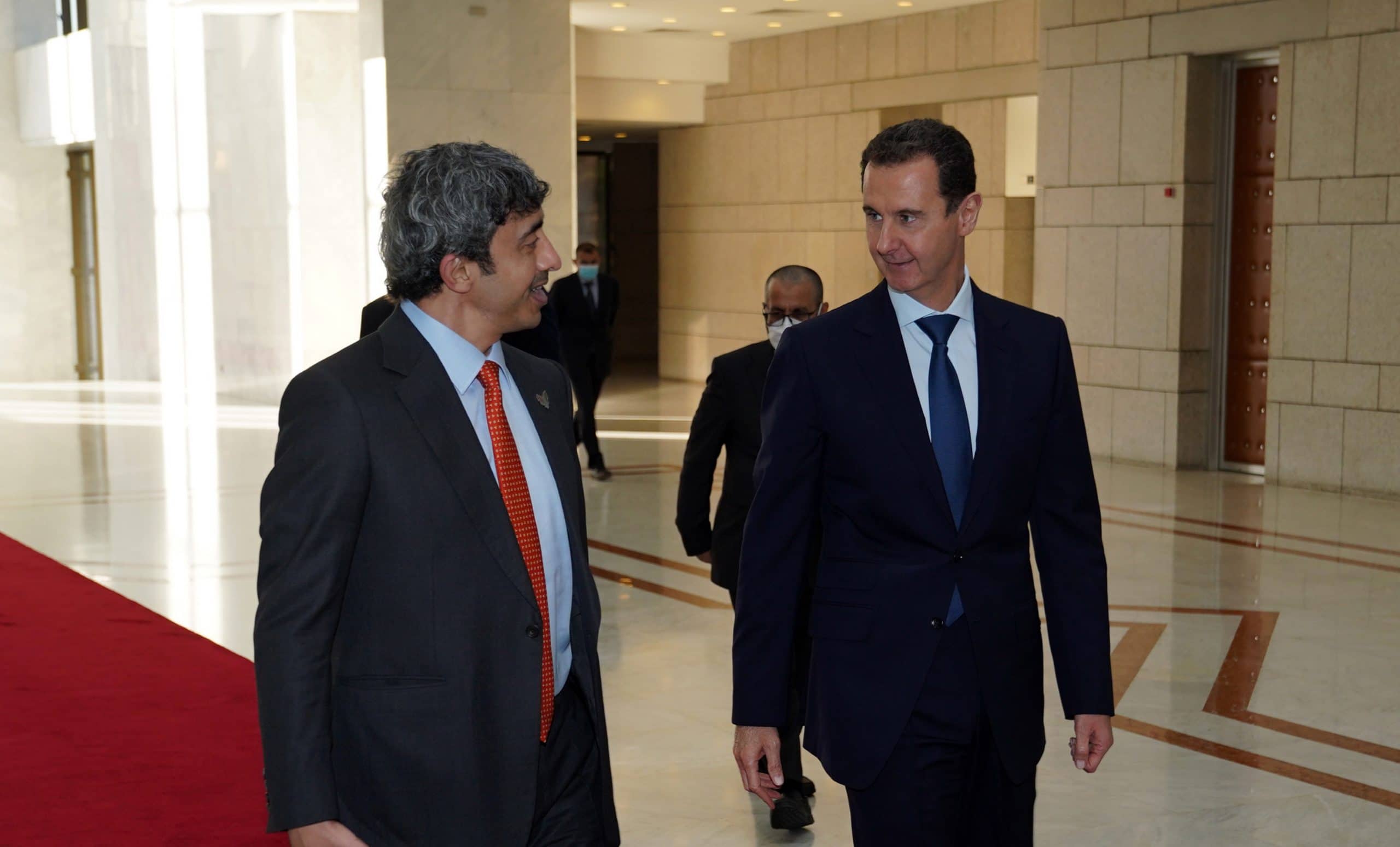زيارة عبدالله بن زايد إلى سوريا ولقائه بشار الأسد ضمن رغبة إماراتية في إعادة العلاقات الدبلوماسية watanserb.com