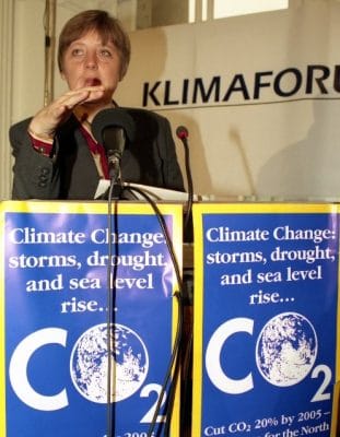 قمة المناخ الأولى عقدت في برلين عام 1995 بقيادة أنجيلا ميركل عندما كانت وزيرة البيئة في ألمانيا