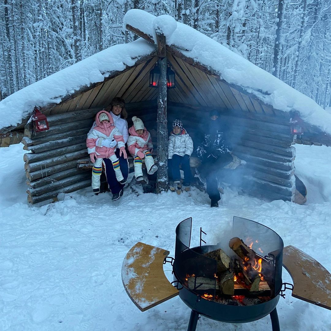 عائلة النجم البرتغالي رونالدو في رحلة وسط الثلوج بالقطب الشمالي