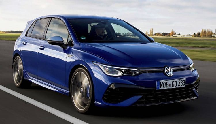 سيارة "Volkswagen Golf R"