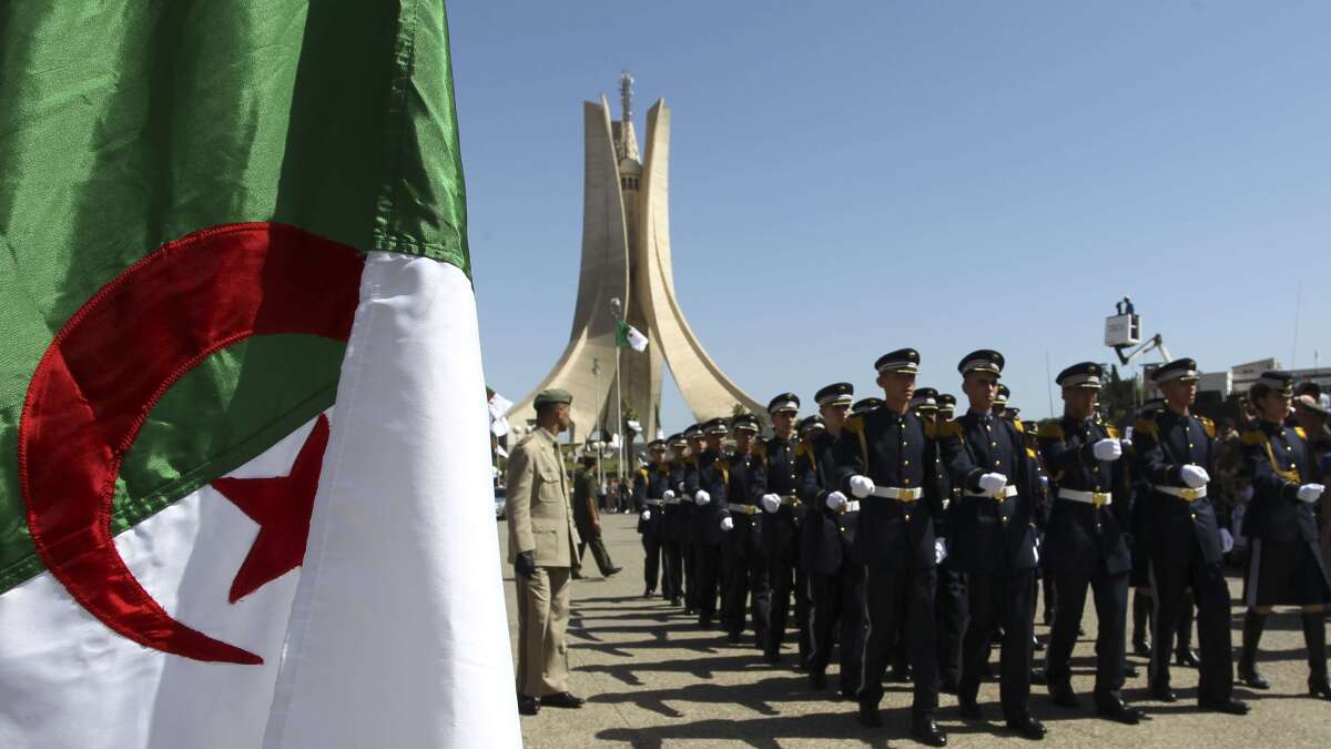 مسؤول في الجيش الجزائري يعرف بـ"الصقر": الحرب على المغرب يجب أن تبدأ اليوم watanserb.com
