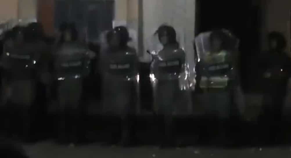 القوات المغربية تقمع الجماهير في الصحراء الغربية التي خرجت للاحتفال بفوز الجزائر على المغرب watanserb.com