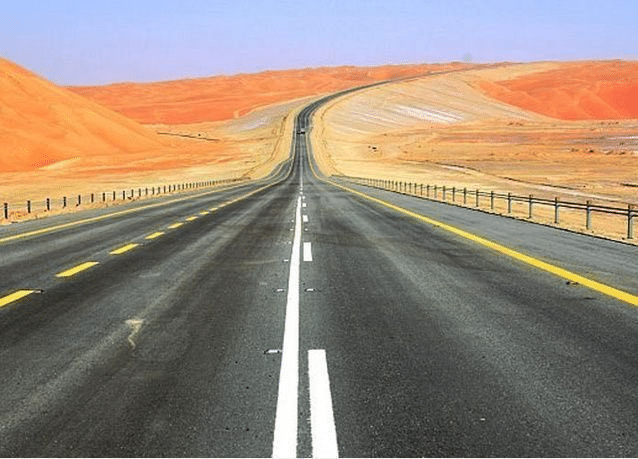 طريق الربع الخالي بين سلطنة عمان والسعودية watanserb.com