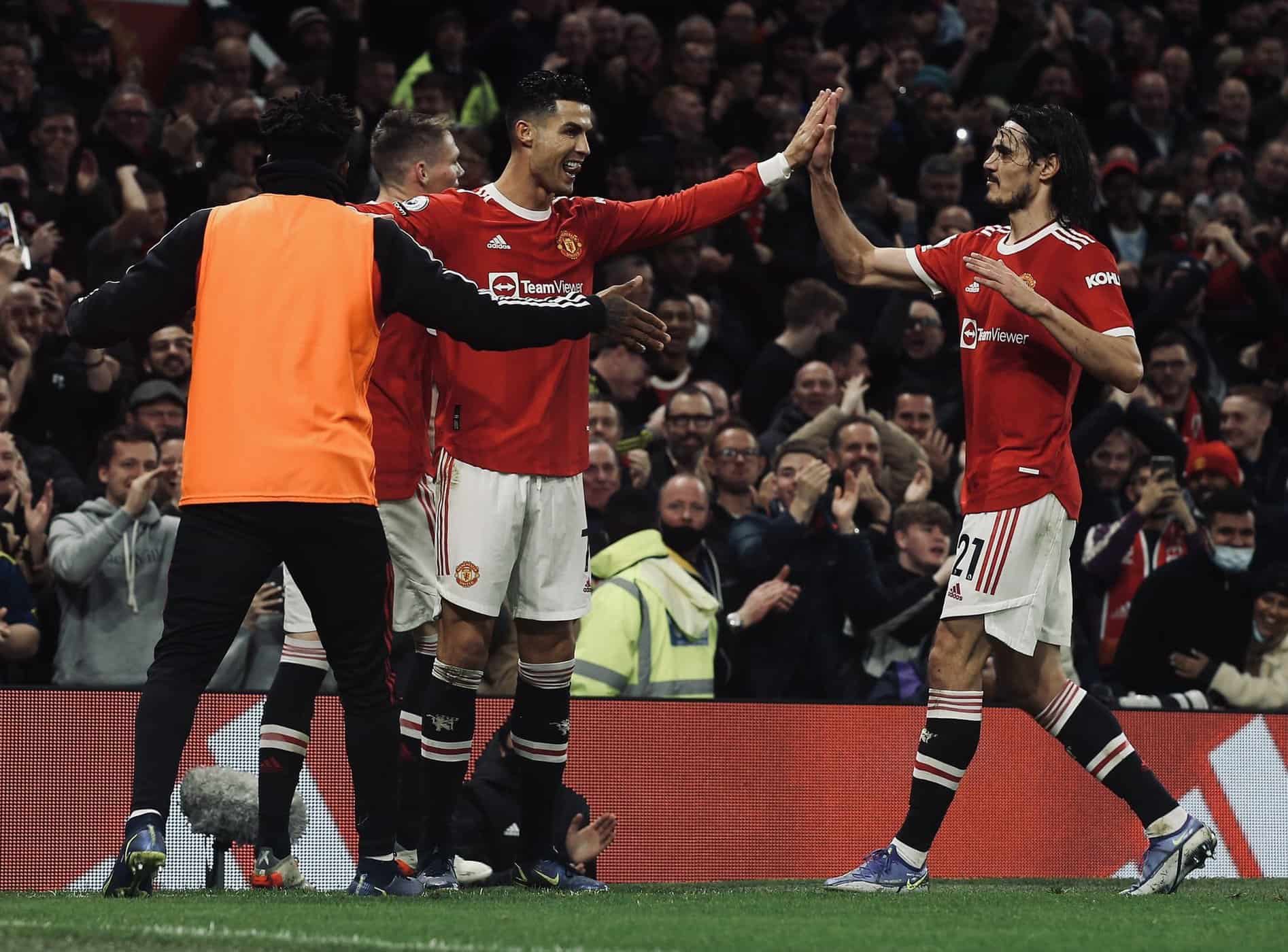 احتفال فريق مانشسريونايتد بهدفه في شباك بيرنلي في الدوري الإنجليزي watanserb.com