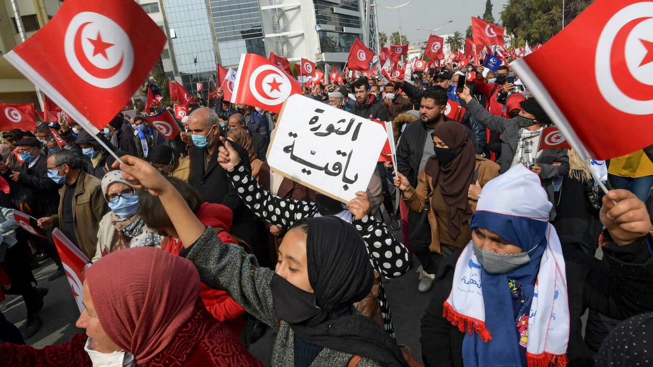 التونسيون يصرخون: لماذا ولدنا في هذا البلد القذر؟ watanserb.com