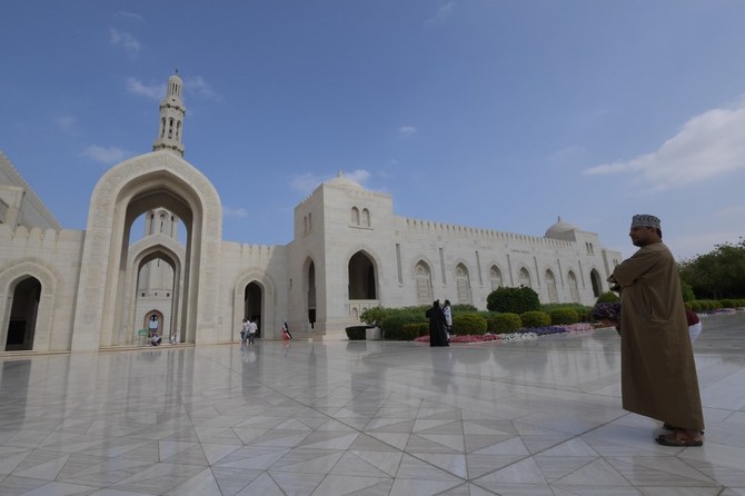اللجنة العليا في سلطنة عمان تقرر عدم إقامة صلاة الجمعة watanserb.com