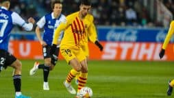 مباراة برشلونة وألافيس في منافسات الدوري الإسباني watanserb.com