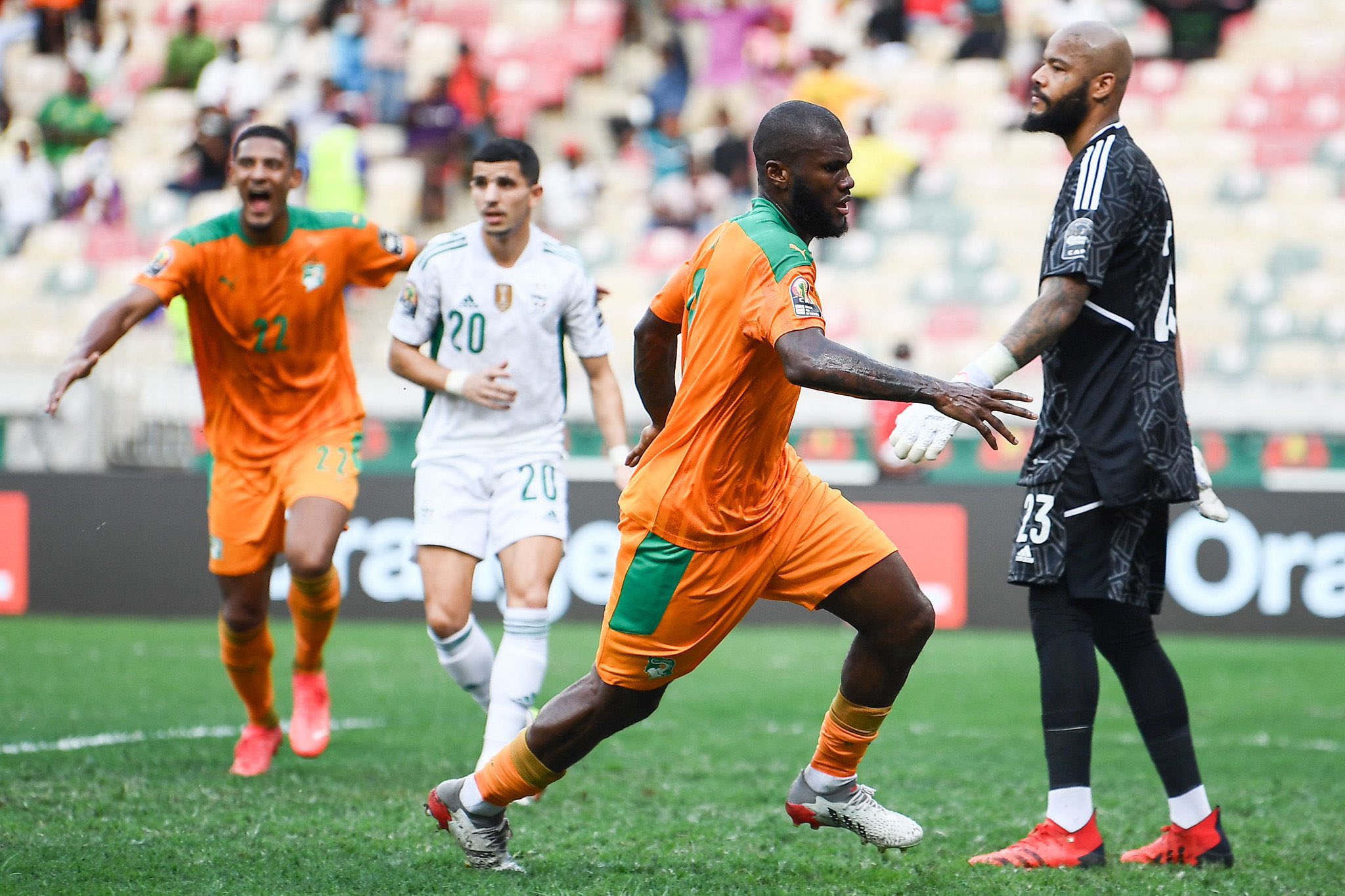 ساحل العاج يهزم حامل اللقب منتخب الجزائر بثلاثية ثمينة في كأس أمم أفريقيا watanserb.com