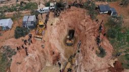 طبيب مغربي يخشى تعرض الطفل ريان لكسور أو نزيف داخلي watanserb.com