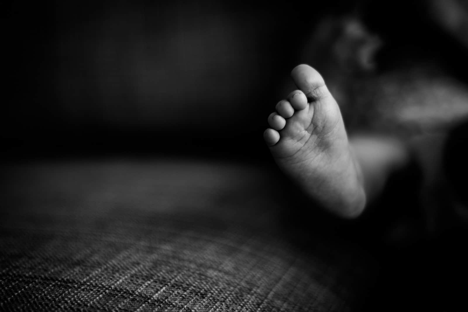 نسيان طفل في ثلاجة الموتى لأكثر من عام وتفاصيل صادمة watanserb.com