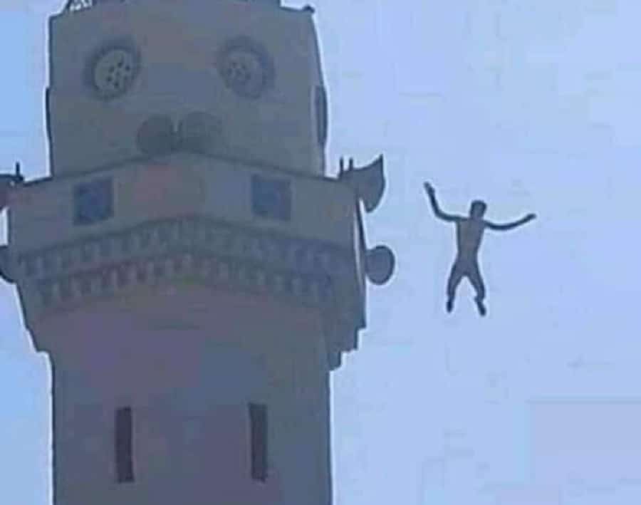 انتحار شاب من أعلى مئذنة مسجد في الجزائر watanserb.com