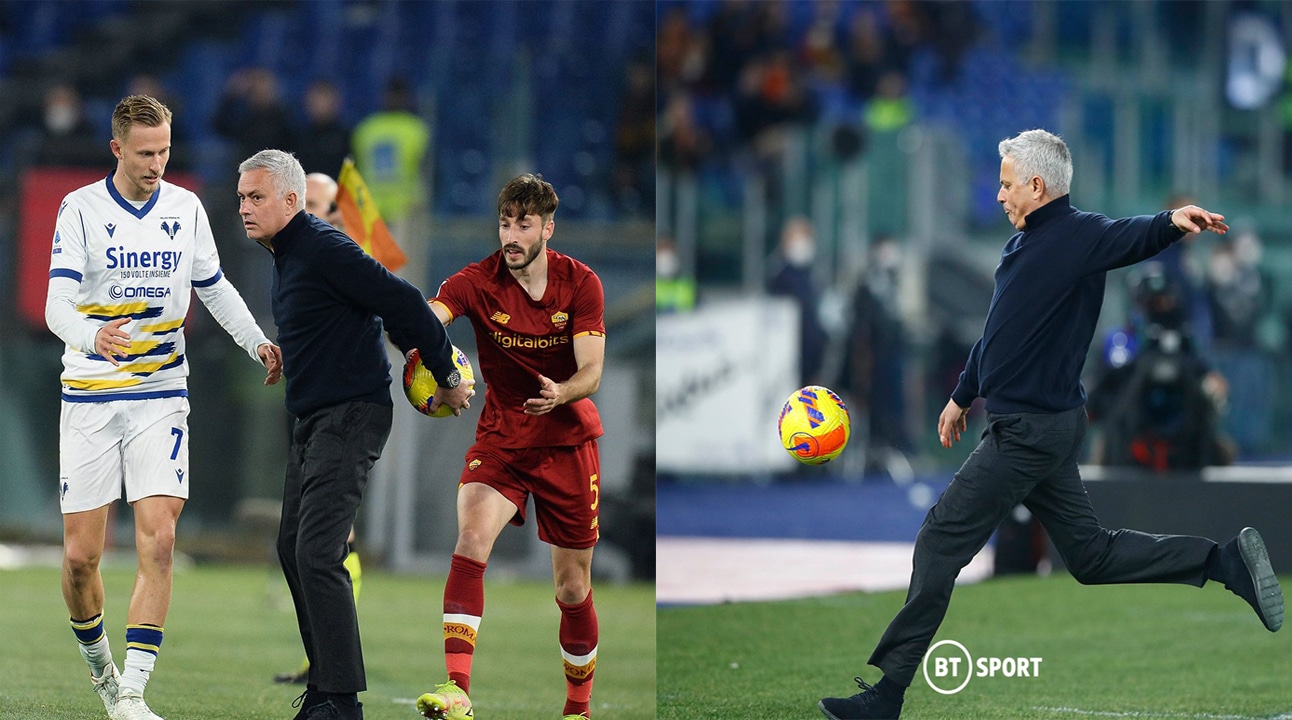 مورينيو يركل الكرة بعد اعتراضه على قرار حكم مباراة قمة روما وفيرونا في الدوري الإيطالي watanserb.com