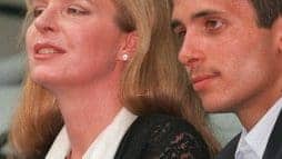 هكذا ردت الملكة نور الحسين بعد تداول أنباء عن وفاة ابنها الأمير حمزة watanserb.com