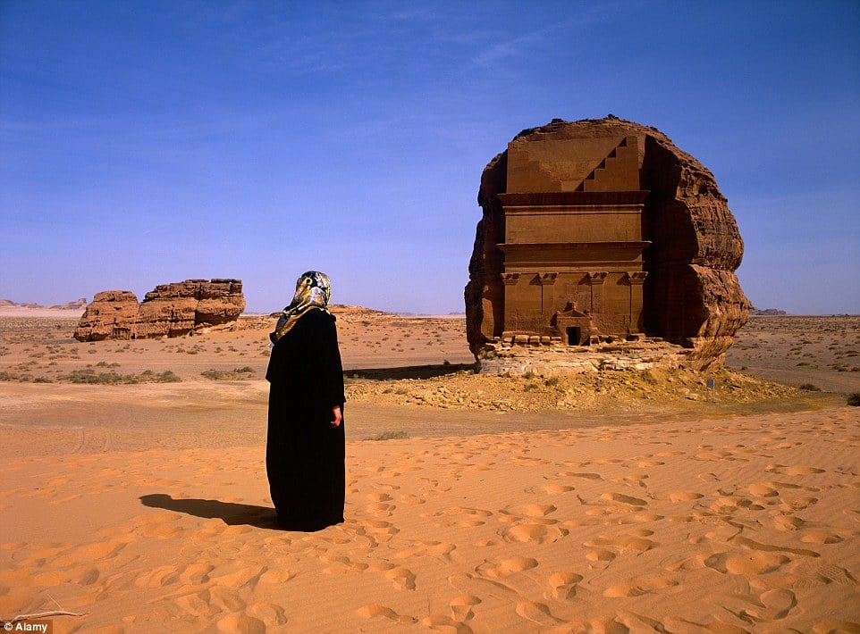 سعودي سقط في قبر وسط الصحراء وعاني أعراضاً مُرعبة لمدة 20 عاماً! watanserb.com