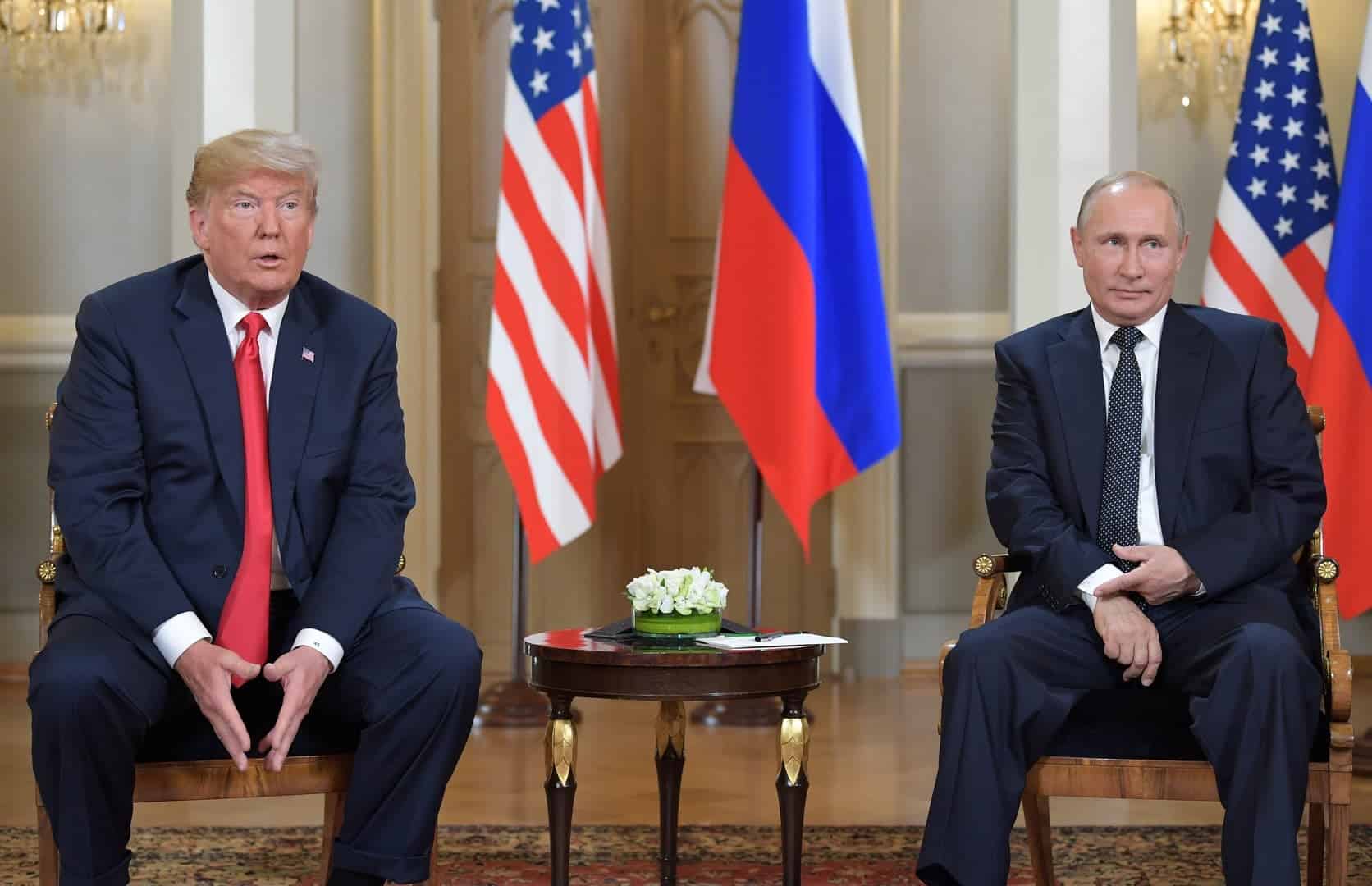 قميص حمله ترامب وعليه صورة بوتين watanserb.com