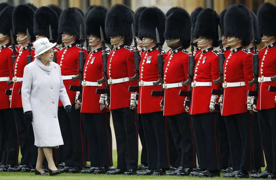 حارس الملكة إليزابيث watanserb.com