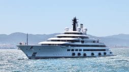 اليخت شهرزاد المملوك للرئيس الروسي بوتين watanserb.com