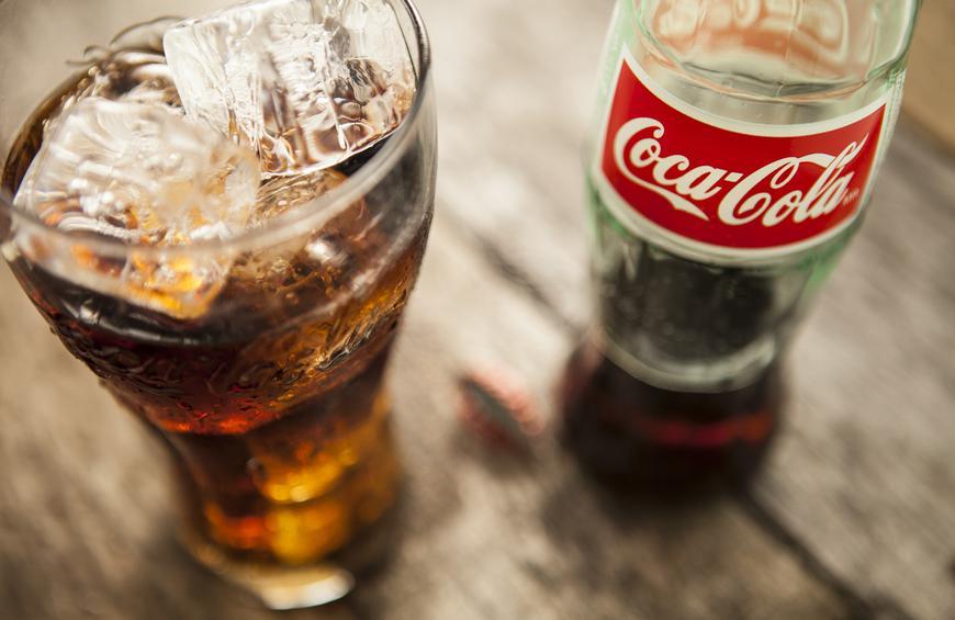 تتسبب الكوكا كولا في تآكل الطبقة الأولى للأسنان