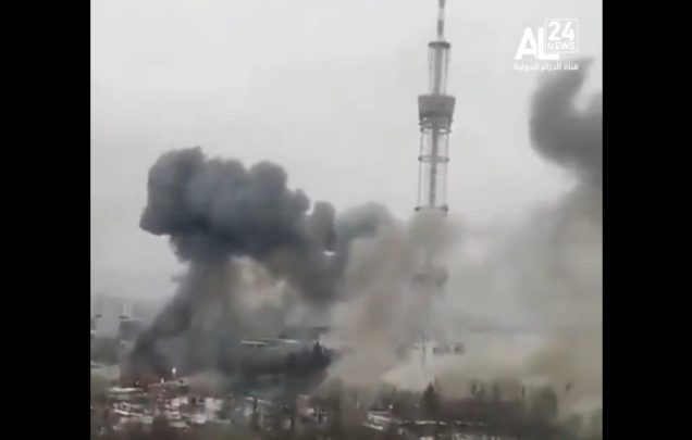 الجيش الروسي يقصف مبنى التلفزيون الأوكراني watanserb.com