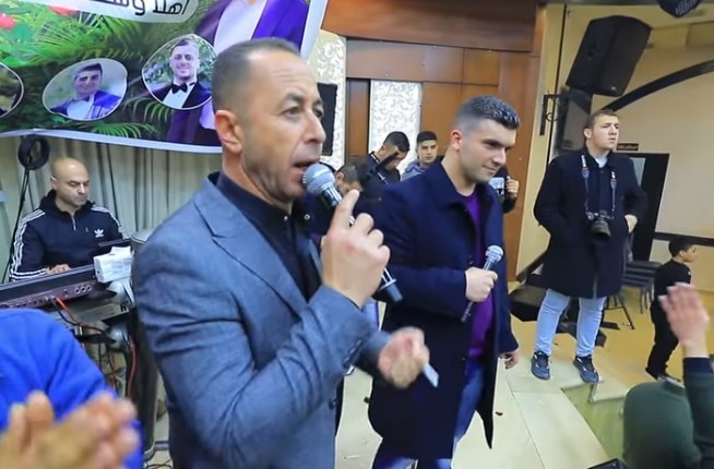 المطرب الفلسطيني محمد العراني يغني أغنية فلسطينية داعمة لبوتين watanserb.com
