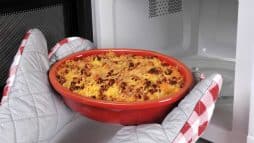 هل يمكن أن يكون الطهي في الميكروويف كل يوم خطرًا؟ watanserb.com