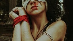 جريمة صادمة في العراق.. أب يقتل ابنته ببشاعة تحت ذريعة "غسل العار" ولن تصدق عُمرها! watanserb.com