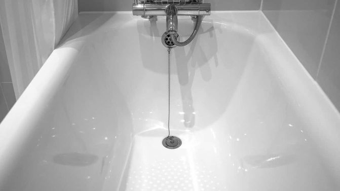كيف تستعيد لمعان حوض الاستحمام الخاص بك في 4 خطوات فقط؟ watanserb.com