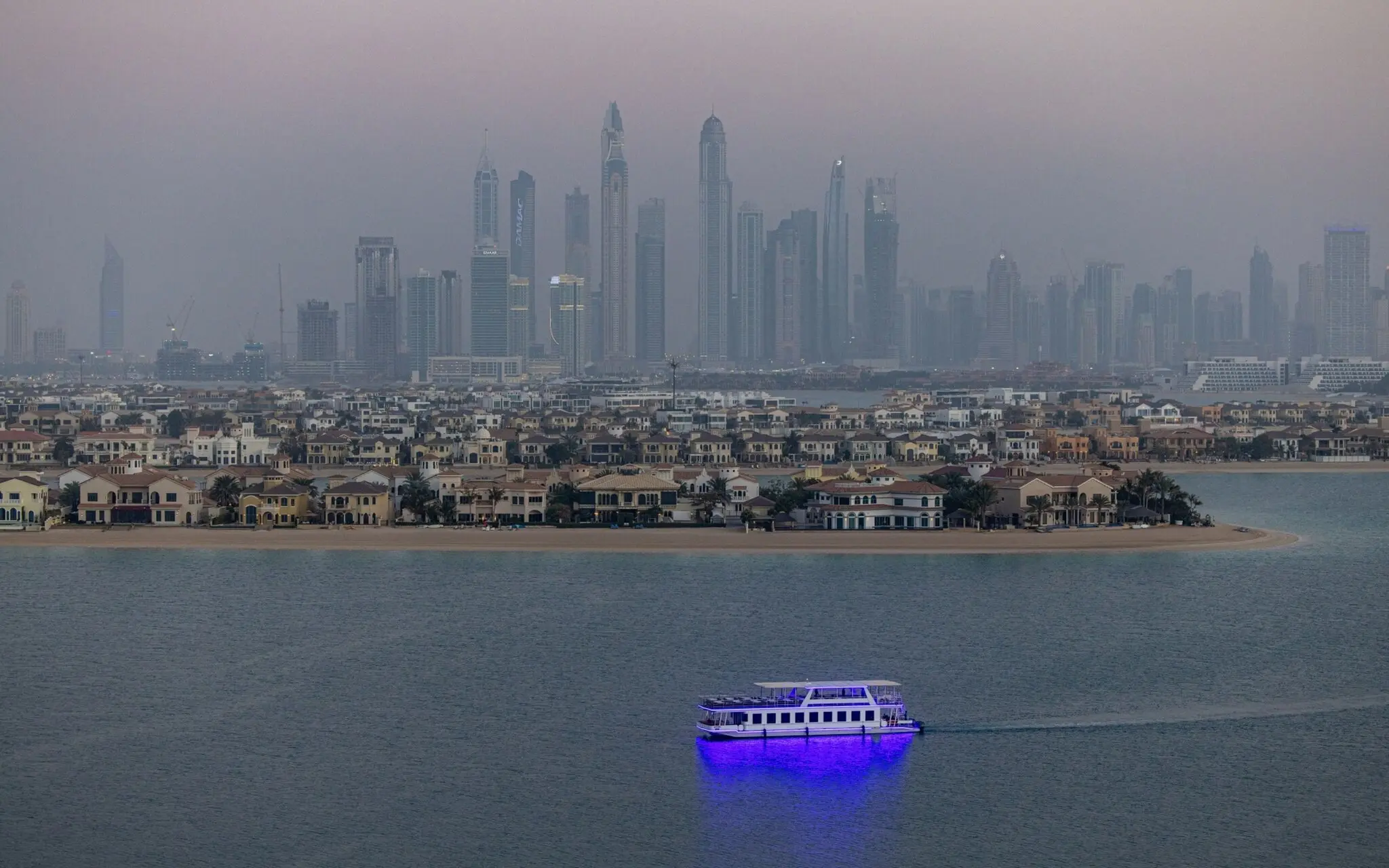 أثرياء روس ينقلون أموالهم إلى دبي في الإمارات العربية المتحدة watanserb.com