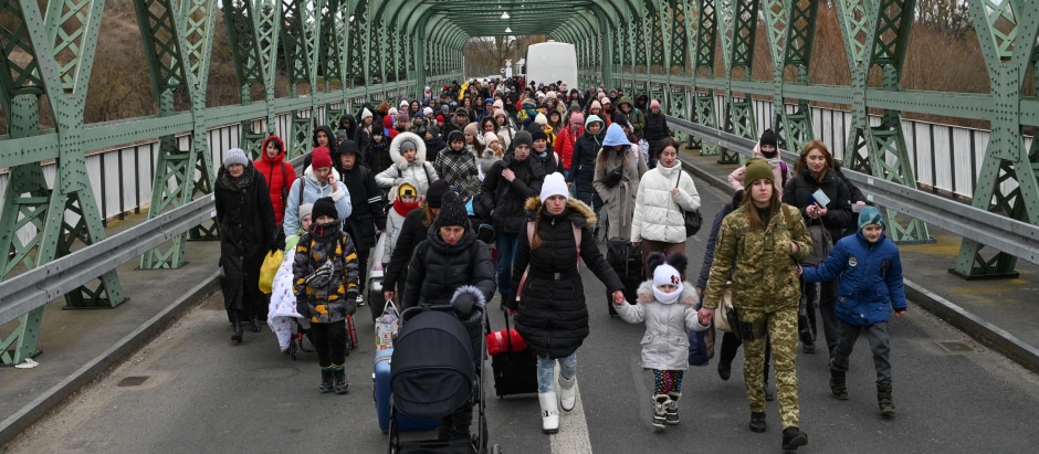 لاجئون أوكرانيون بسبب الغزو الروسي watanserb.com