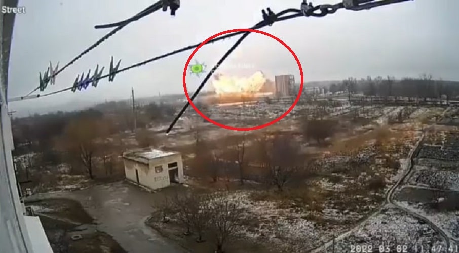 لحظة سقوط صاروخ باليستي روسي على مدينة لوهانسك watanserb.com