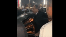 مجدي عبدالغني يعتدي على رجل أمن مصري watanserb.com