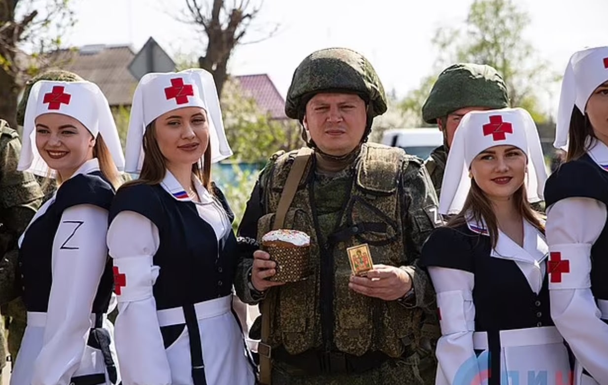 عارضات أزياء ومؤثرات يدعمن القوات الروسية watanserb.com