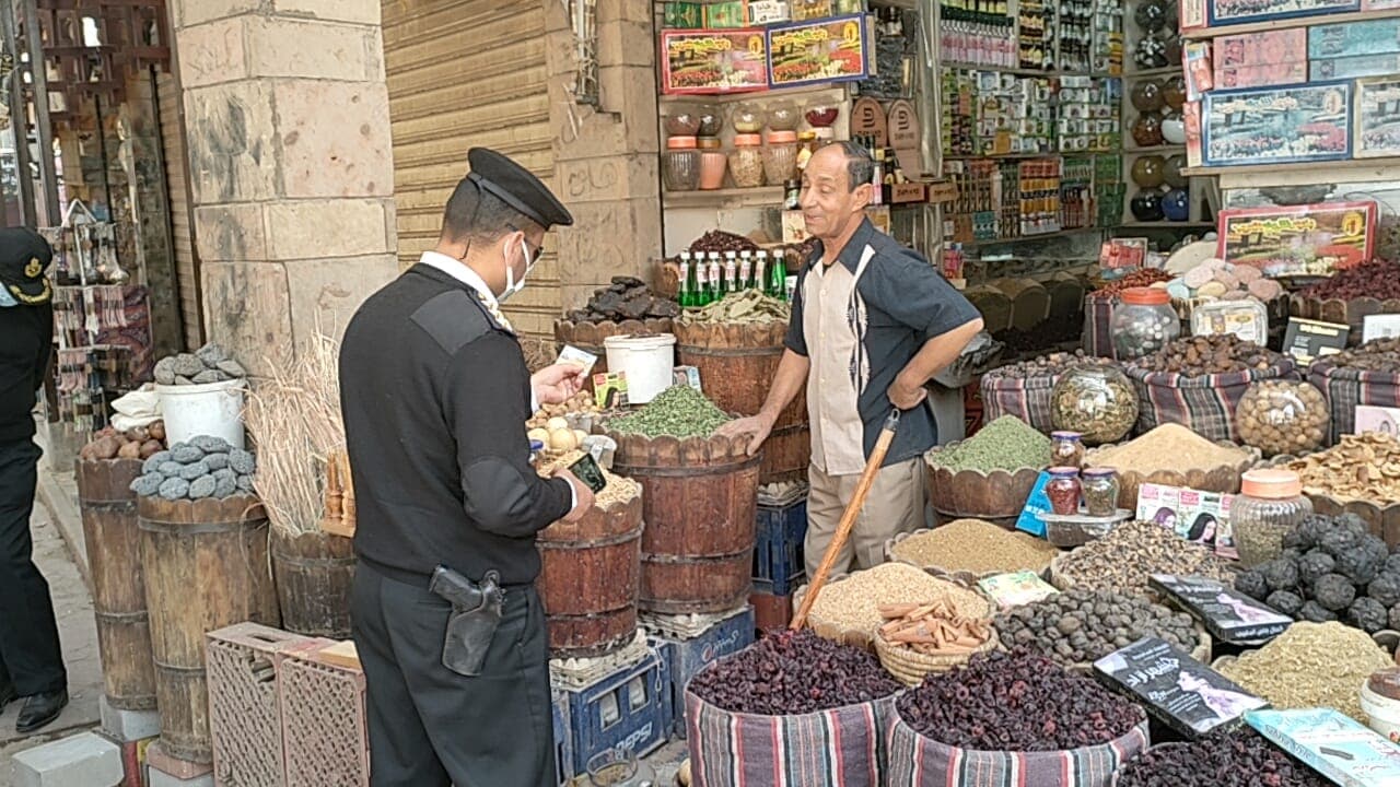 حملة أمنية بازارات مدينة الأقصر watanserb.com