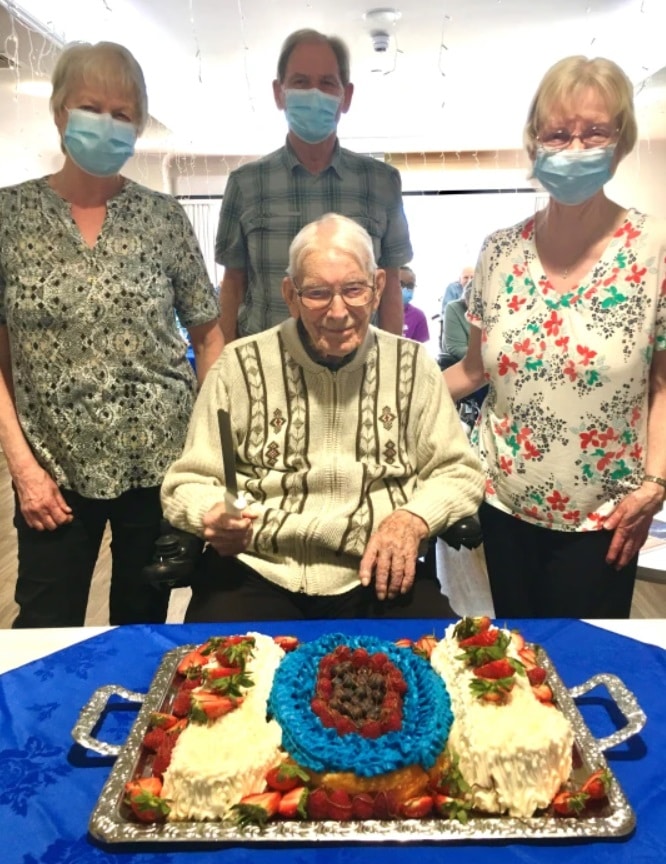 دينزيل يحتفل بعيد ميلاده