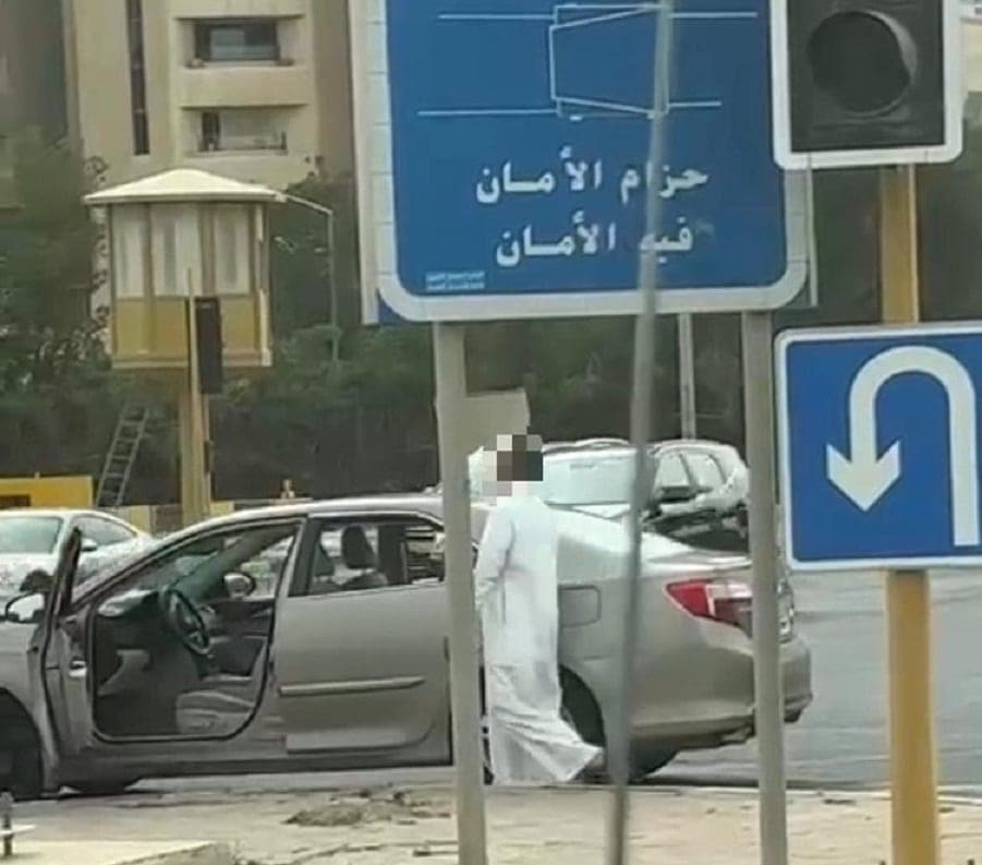 الكويت.. القبض على شاب بسبب فعلته المشينة بالشارع أمام الجميع في نهار رمضان! (فيديو) watanserb.com