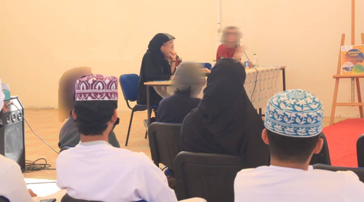 رد داعية عماني على طالب سأله عن حكم ظهور معلمة لهم غير ملتزمة بالزي الشرعي watanserb.com