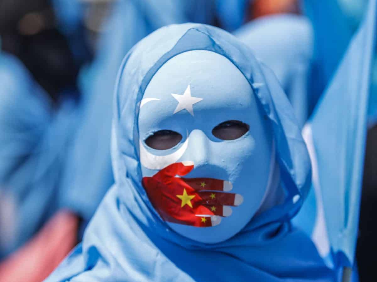 تسليم السلطات السعودية عائلتين مسلمتين من  الأيغور إلى الصين watanserb.com