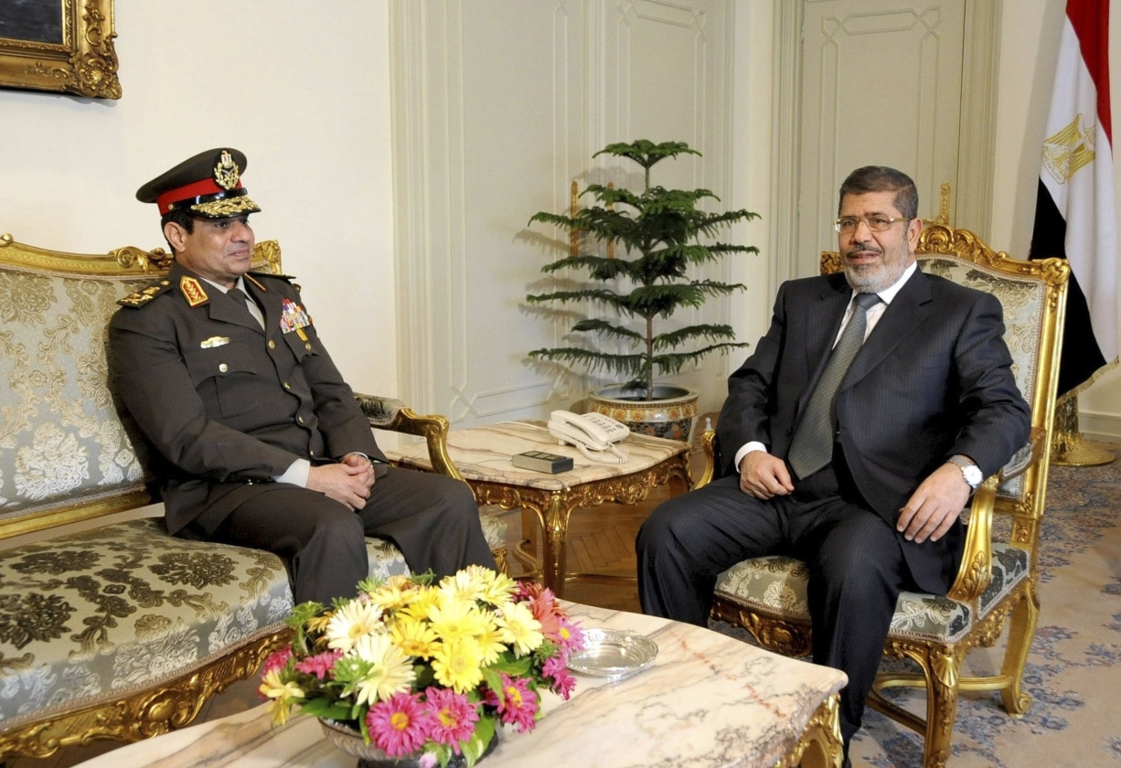 السيسي وحذاء الرئيس مرسي watanserb.com