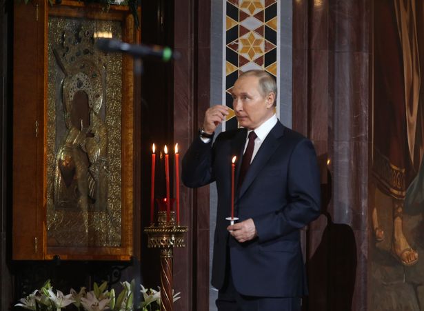 علامات غريبة تظهر على بوتين في قداس عيد الفصح watanserb.com
