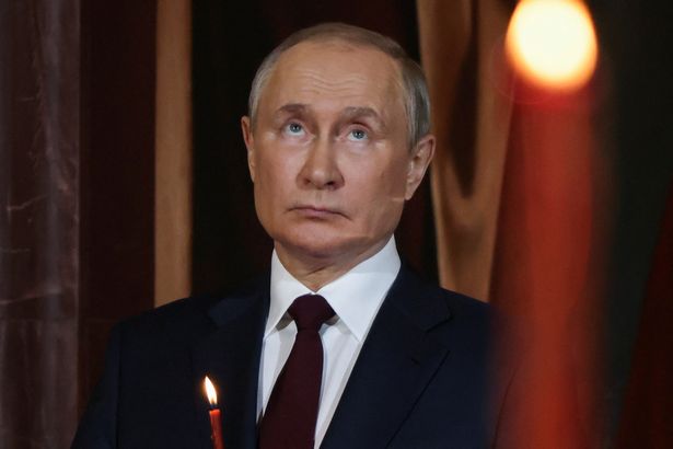 علامات غريبة تظهر على بوتين في قداس عيد الفصح 